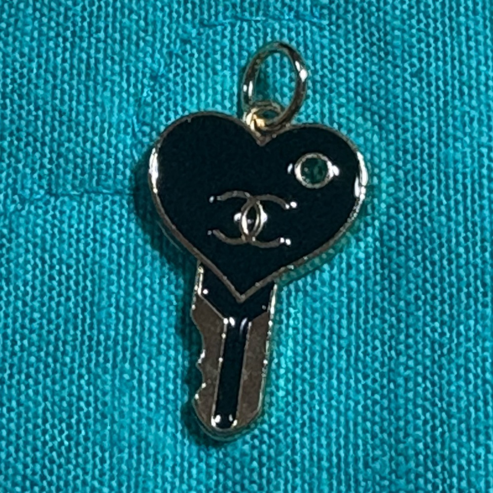Black and Gold Heart Key Pendant